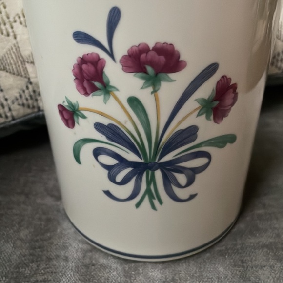 Lenox poppies on blue canister - Picture 2 of 6